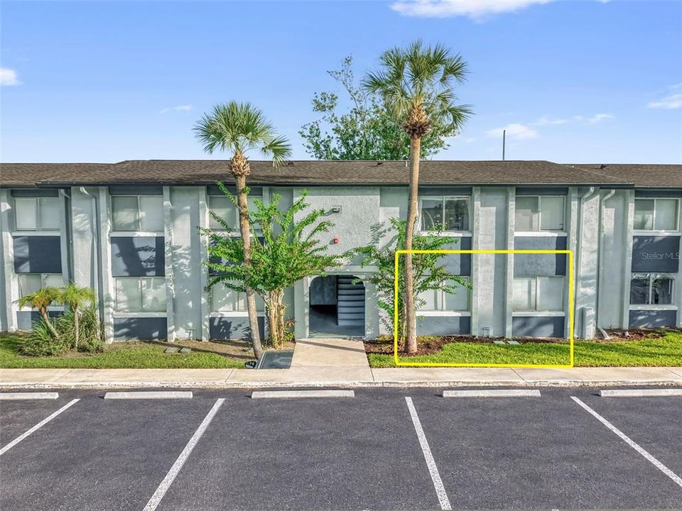 For Sale: $95,000 (2 beds, 2 baths, 976 Square Feet)
