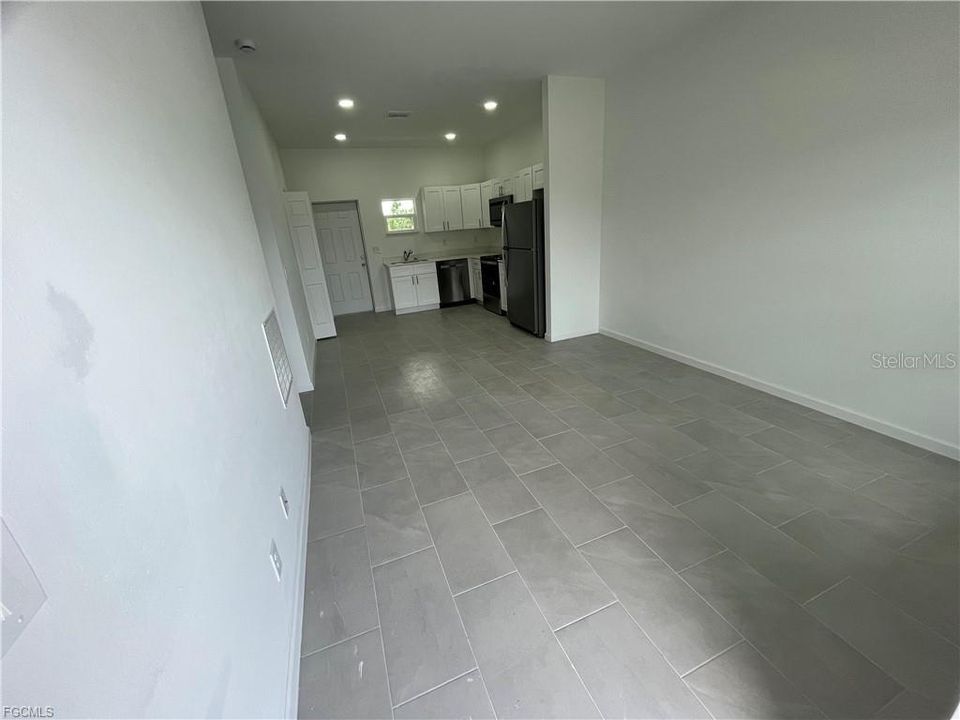 На продажу: $235,900 (2 спален, 1 ванн, 896 Квадратных фут)