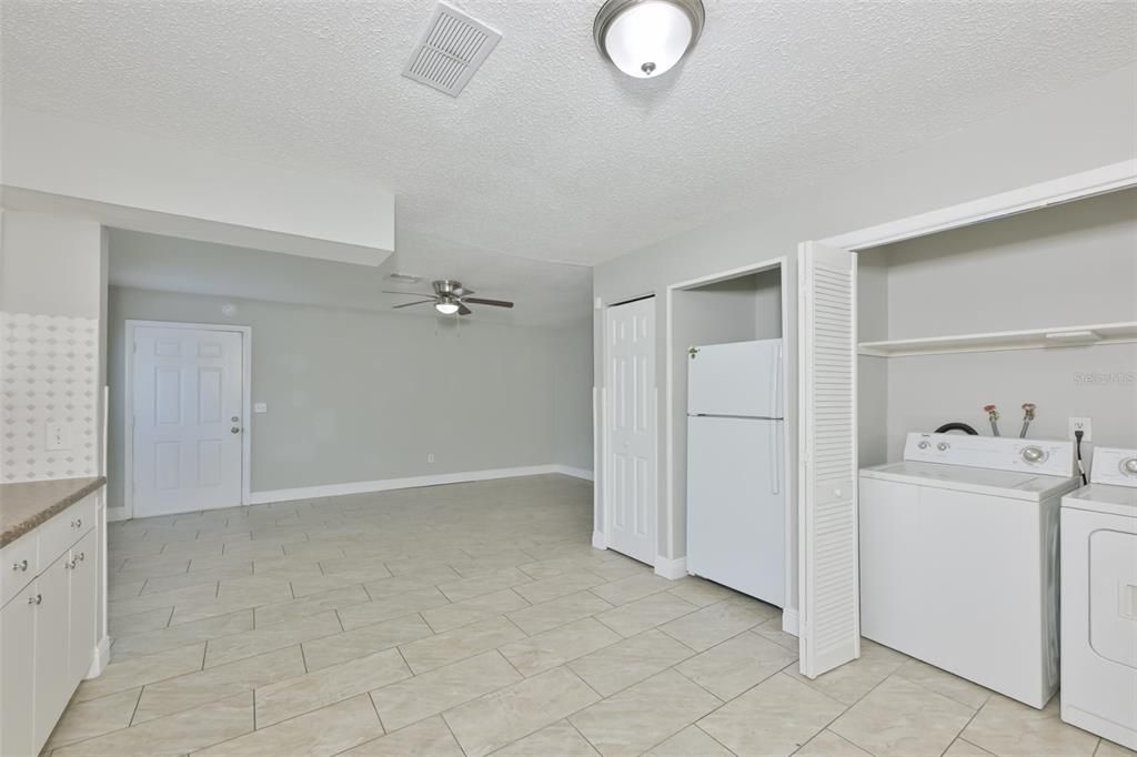 В аренду: $1,595 (2 спален, 1 ванн, 804 Квадратных фут)