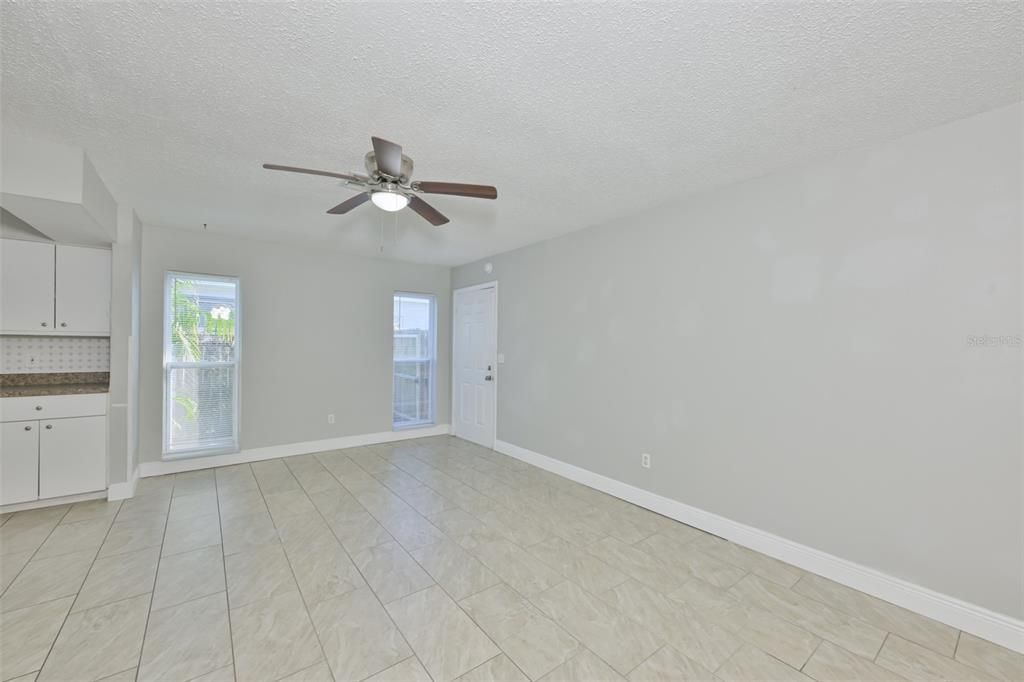 В аренду: $1,595 (2 спален, 1 ванн, 804 Квадратных фут)