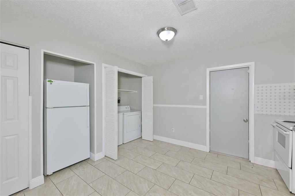 В аренду: $1,595 (2 спален, 1 ванн, 804 Квадратных фут)