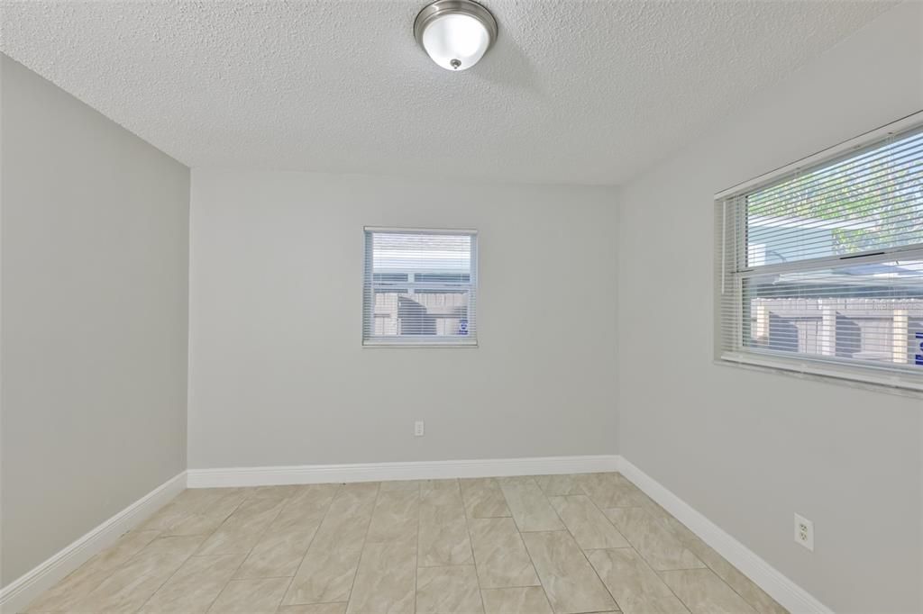 В аренду: $1,595 (2 спален, 1 ванн, 804 Квадратных фут)