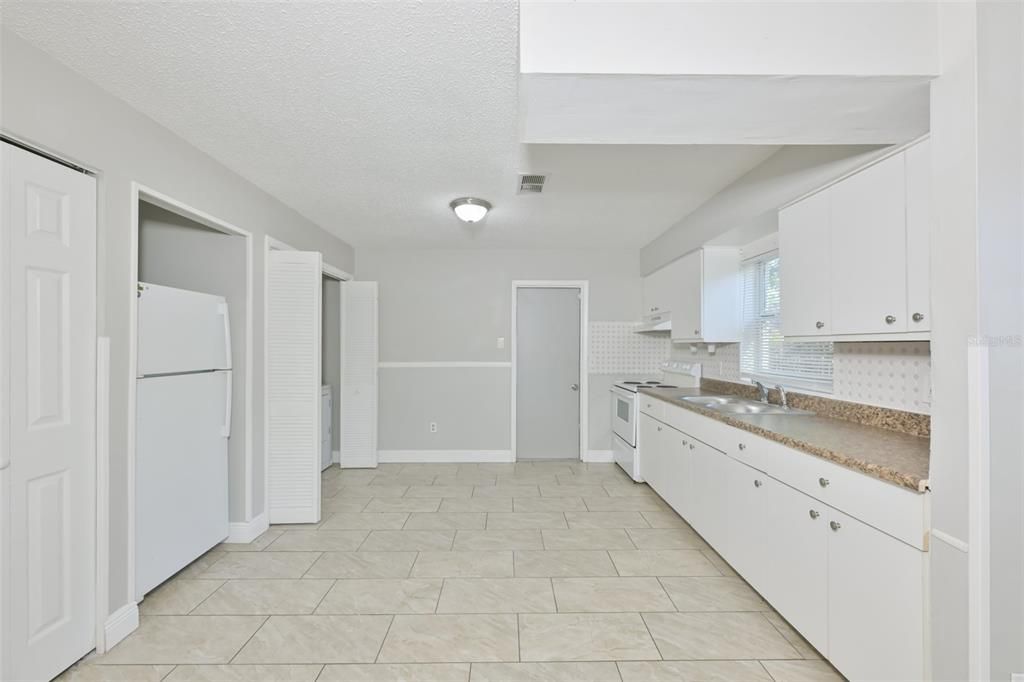 В аренду: $1,595 (2 спален, 1 ванн, 804 Квадратных фут)