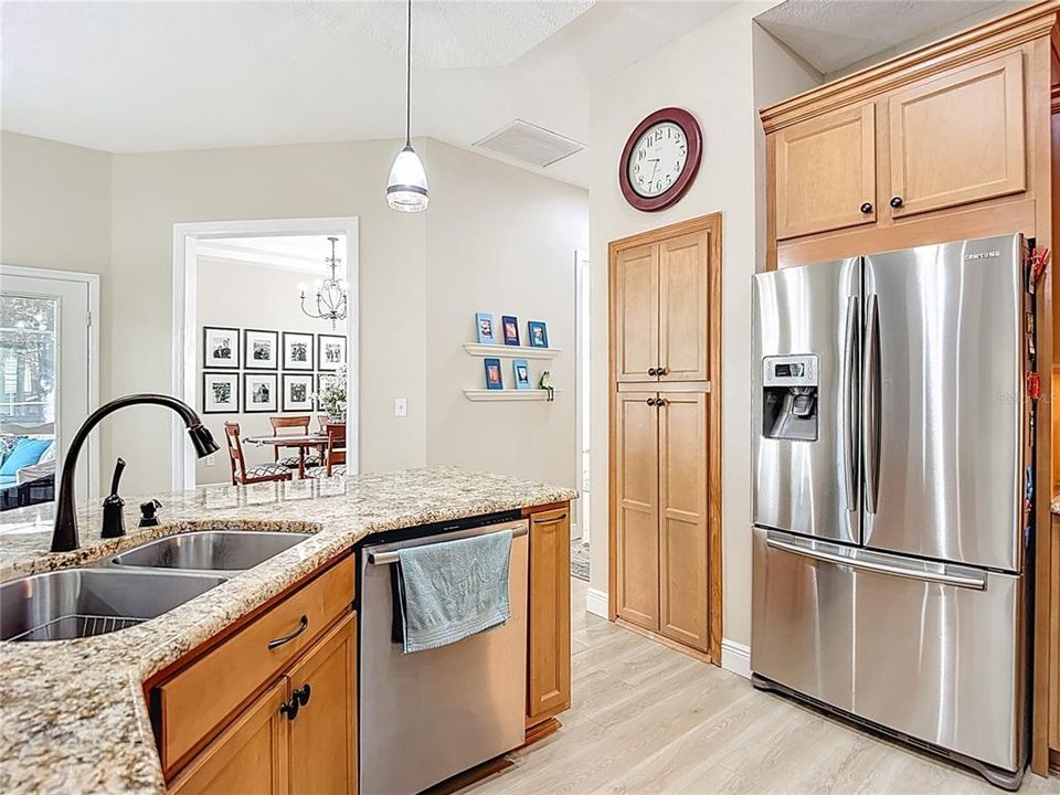 В аренду: $4,800 (4 спален, 3 ванн, 2201 Квадратных фут)