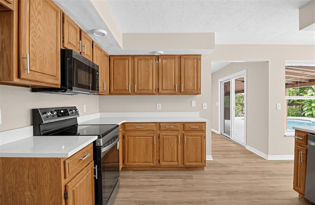 For Sale: $479,900 (3 beds, 3 baths, 1824 Square Feet)