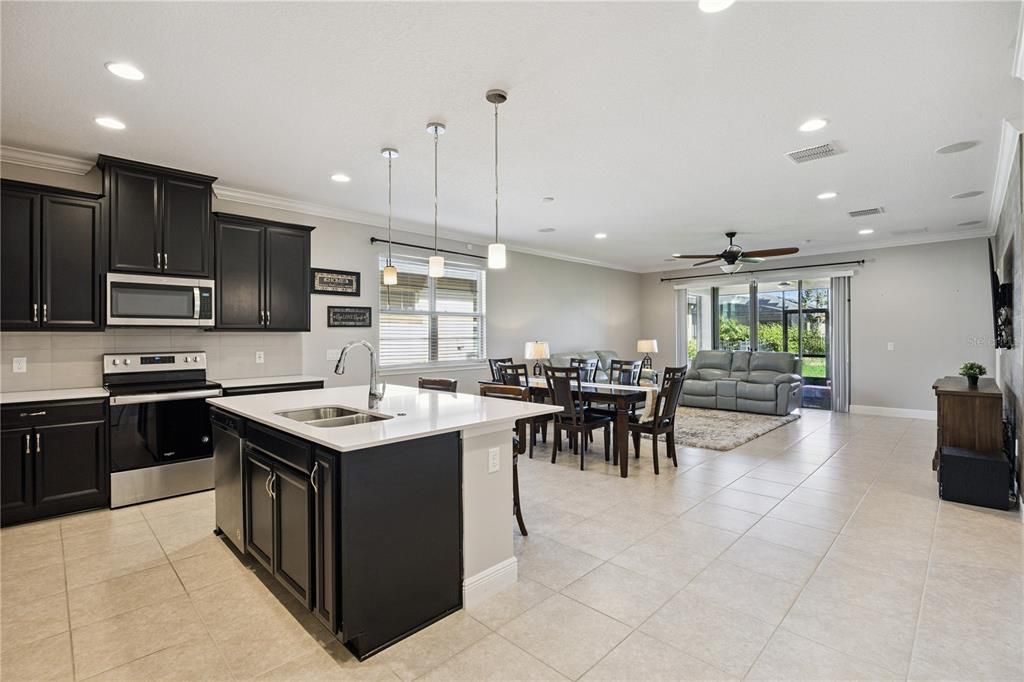 For Sale: $415,999 (4 beds, 3 baths, 1955 Square Feet)