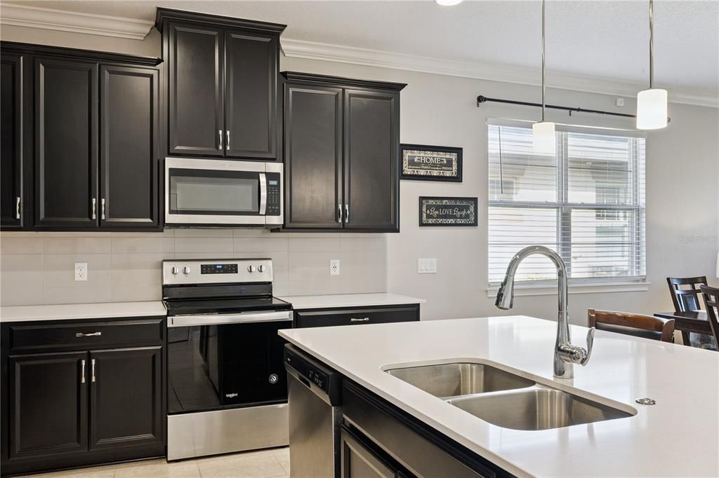 For Sale: $415,999 (4 beds, 3 baths, 1955 Square Feet)