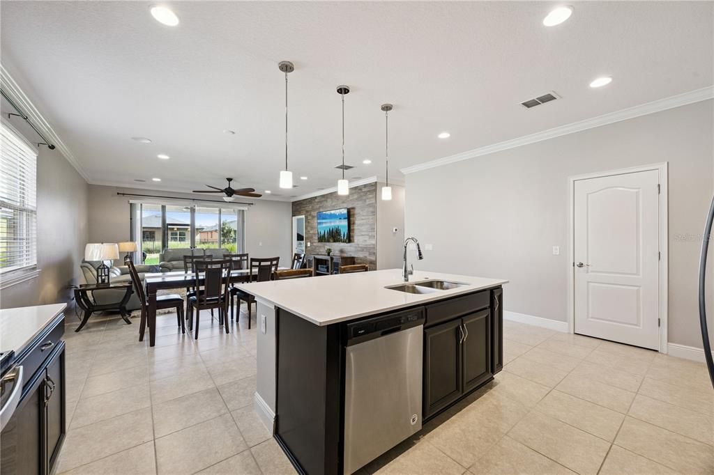 For Sale: $415,999 (4 beds, 3 baths, 1955 Square Feet)