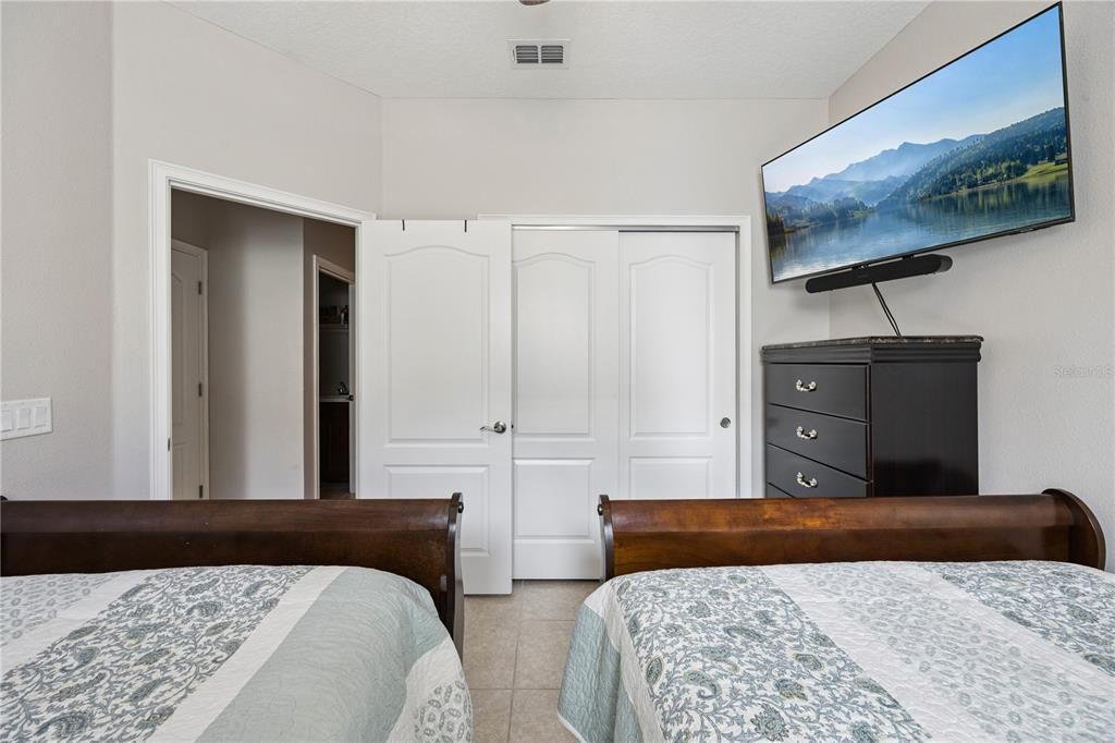 For Sale: $415,999 (4 beds, 3 baths, 1955 Square Feet)