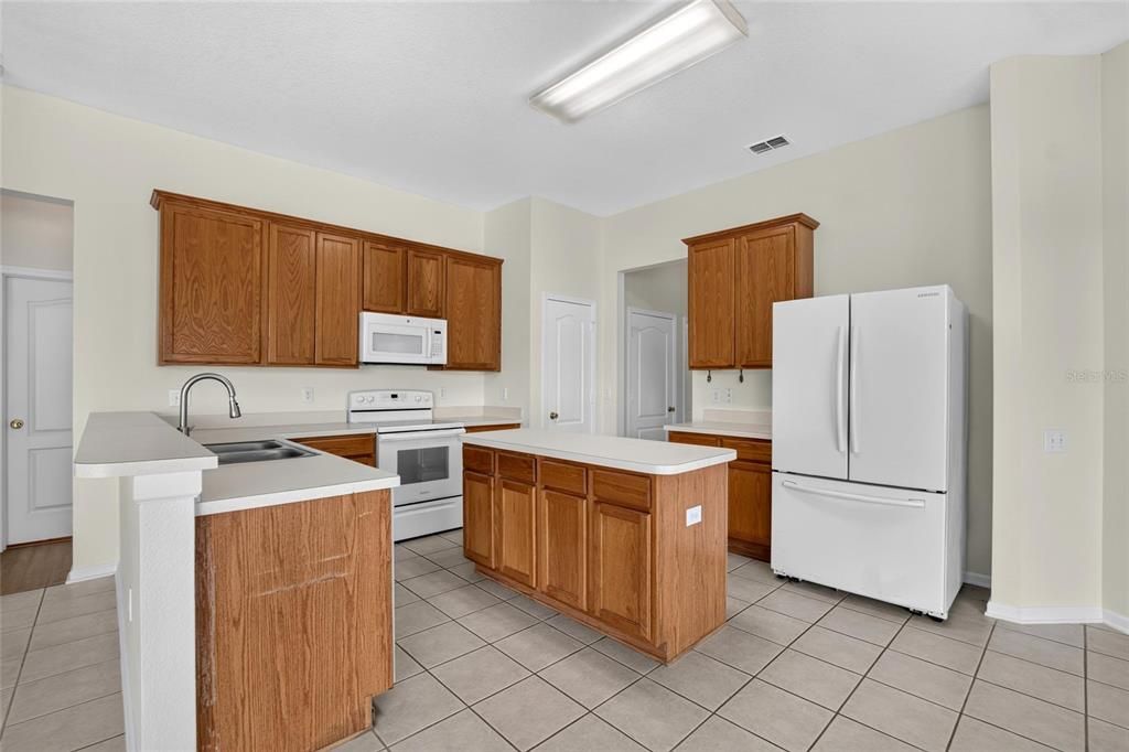 For Sale: $425,000 (4 beds, 3 baths, 2996 Square Feet)