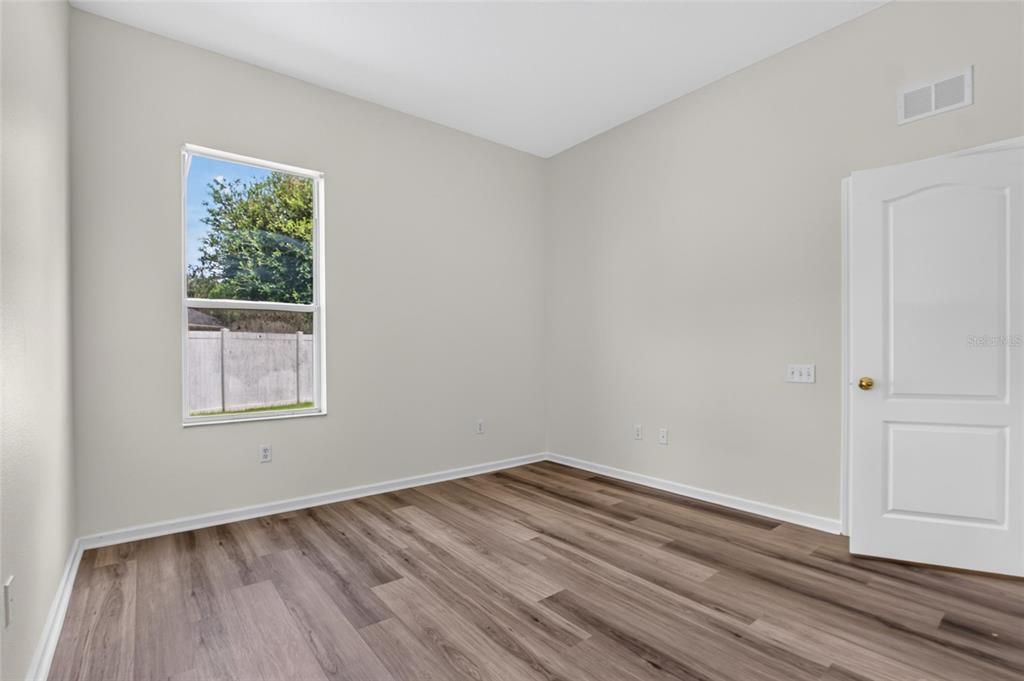 For Sale: $425,000 (4 beds, 3 baths, 2996 Square Feet)