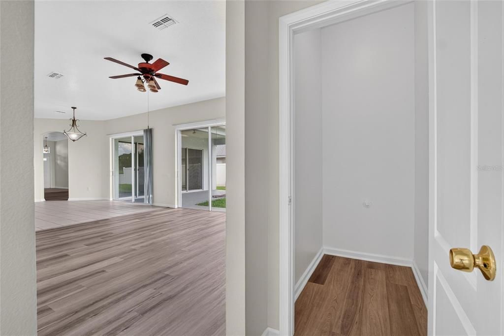 For Sale: $425,000 (4 beds, 3 baths, 2996 Square Feet)