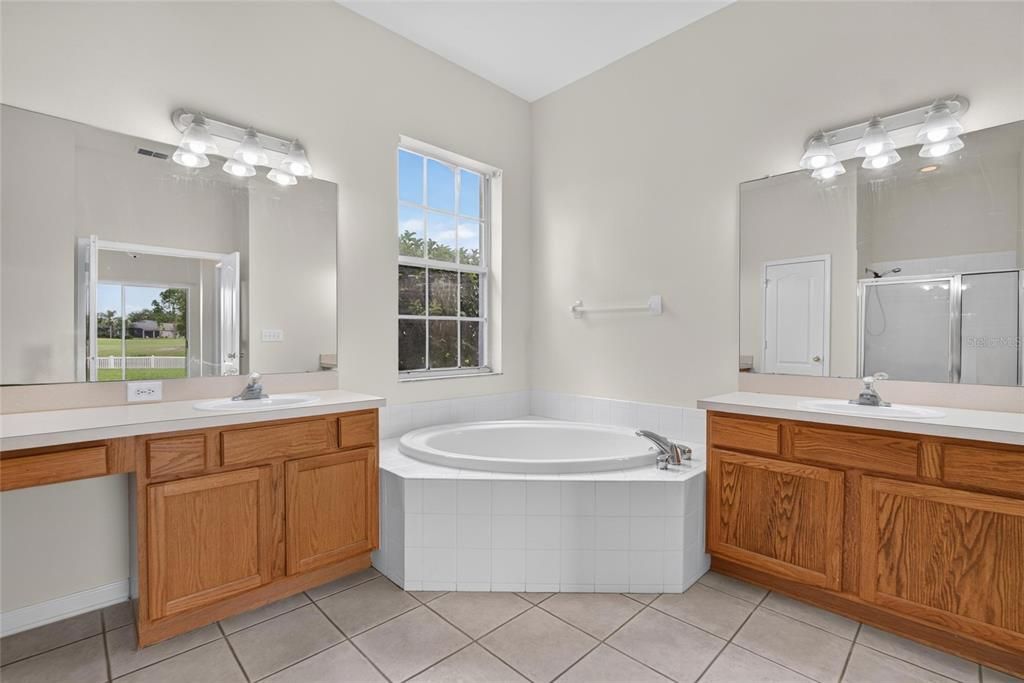 For Sale: $425,000 (4 beds, 3 baths, 2996 Square Feet)
