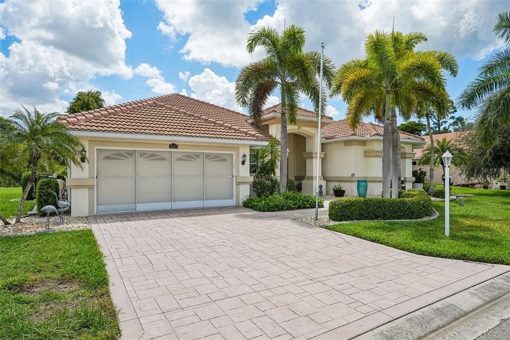 Activo con contrato: $499,000 (3 camas, 3 baños, 2347 Pies cuadrados)