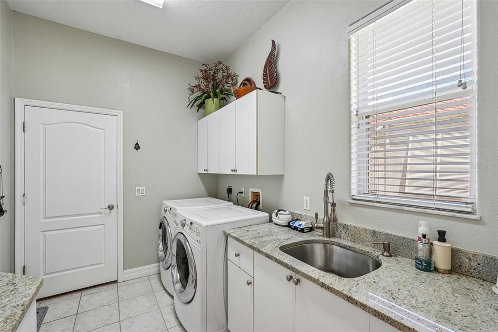 Activo con contrato: $499,000 (3 camas, 3 baños, 2347 Pies cuadrados)