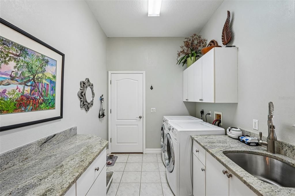 Activo con contrato: $499,000 (3 camas, 3 baños, 2347 Pies cuadrados)
