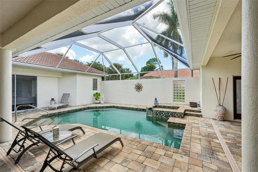 Activo con contrato: $499,000 (3 camas, 3 baños, 2347 Pies cuadrados)