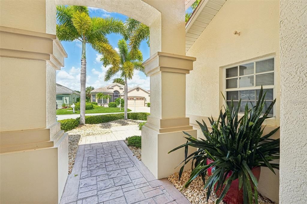 Activo con contrato: $499,000 (3 camas, 3 baños, 2347 Pies cuadrados)