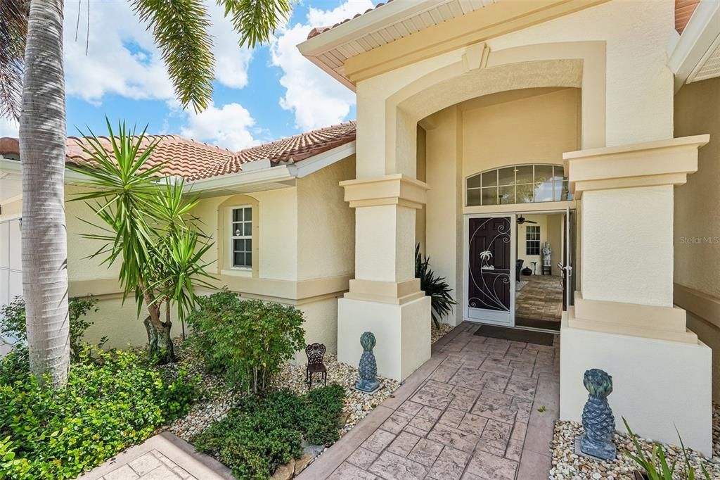 Activo con contrato: $499,000 (3 camas, 3 baños, 2347 Pies cuadrados)