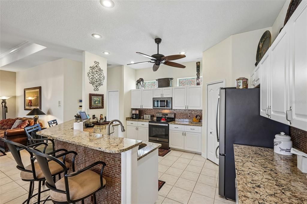 Activo con contrato: $499,000 (3 camas, 3 baños, 2347 Pies cuadrados)