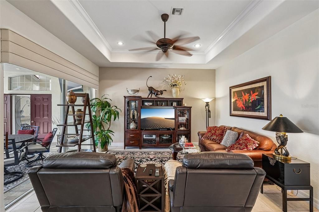 Activo con contrato: $499,000 (3 camas, 3 baños, 2347 Pies cuadrados)