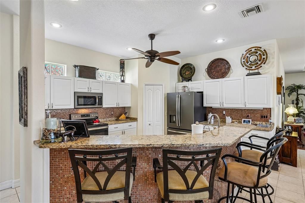 Activo con contrato: $499,000 (3 camas, 3 baños, 2347 Pies cuadrados)