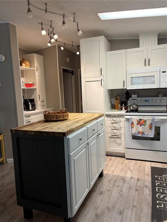 На продажу: $179,900 (2 спален, 2 ванн, 1250 Квадратных фут)