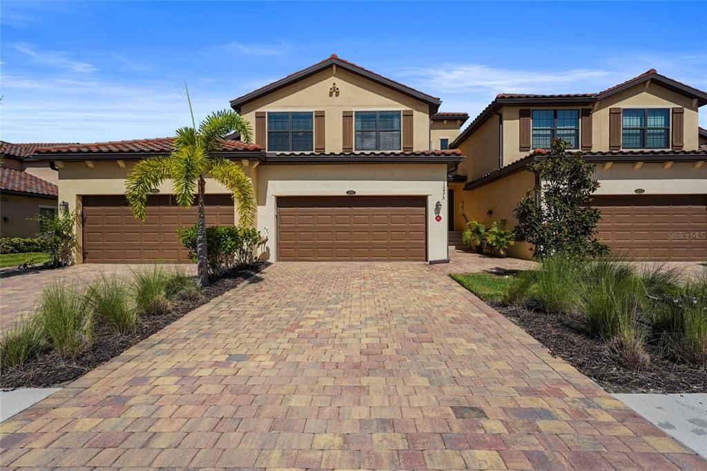 For Sale: $419,900 (3 beds, 2 baths, 2187 Square Feet)