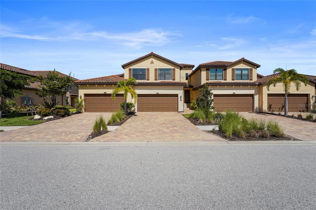 For Sale: $419,900 (3 beds, 2 baths, 2187 Square Feet)