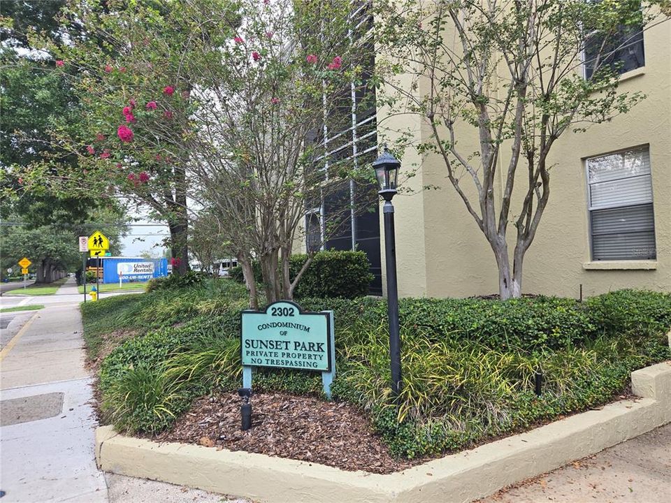 For Rent: $2,200 (2 beds, 2 baths, 875 Square Feet)