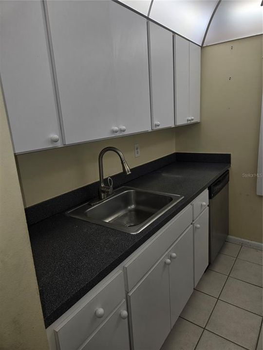 For Rent: $2,200 (2 beds, 2 baths, 875 Square Feet)