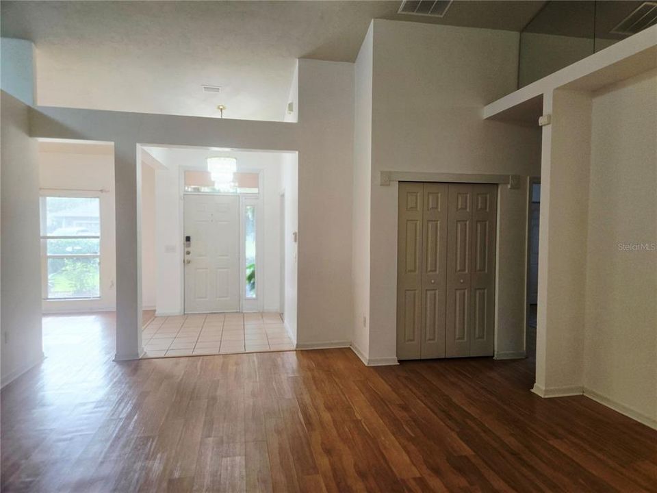 For Sale: $330,000 (3 beds, 2 baths, 1574 Square Feet)