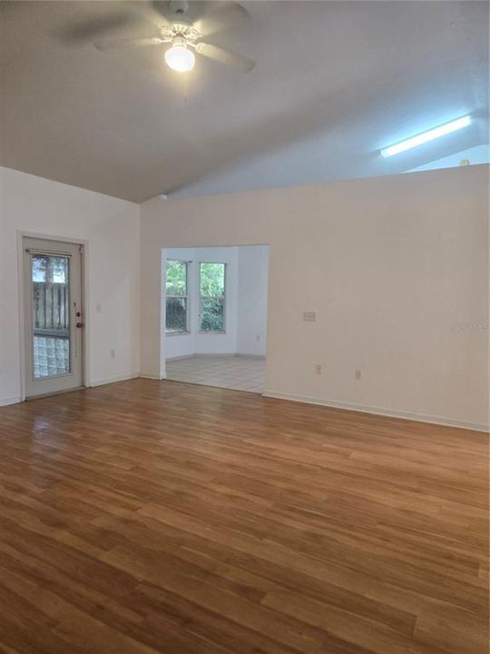 For Sale: $330,000 (3 beds, 2 baths, 1574 Square Feet)