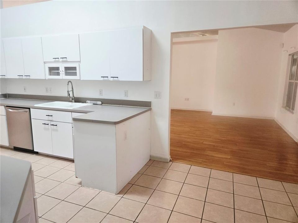 For Sale: $330,000 (3 beds, 2 baths, 1574 Square Feet)