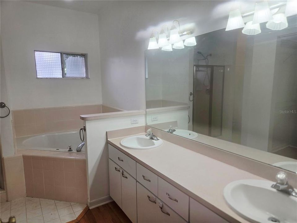 For Sale: $330,000 (3 beds, 2 baths, 1574 Square Feet)