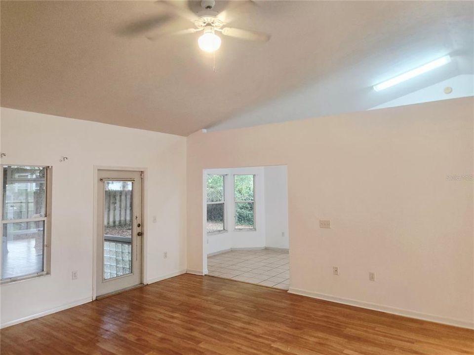 For Sale: $330,000 (3 beds, 2 baths, 1574 Square Feet)