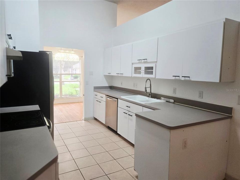 For Sale: $330,000 (3 beds, 2 baths, 1574 Square Feet)