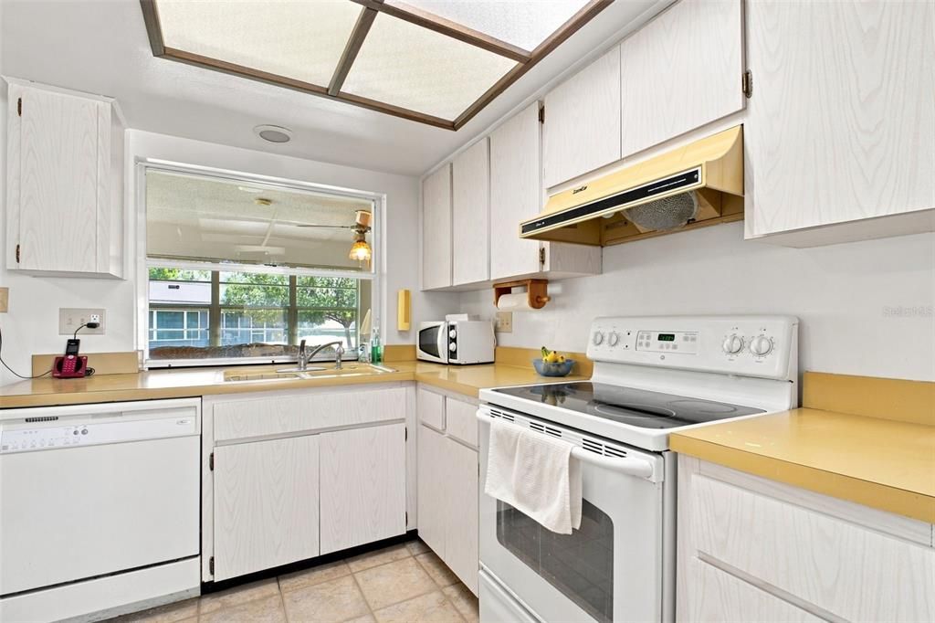 For Sale: $425,000 (2 beds, 2 baths, 1775 Square Feet)