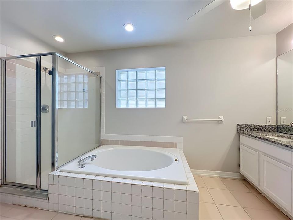 For Rent: $2,700 (3 beds, 2 baths, 1712 Square Feet)