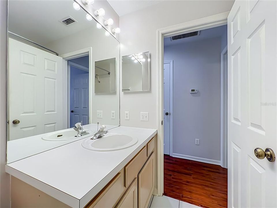 For Rent: $2,700 (3 beds, 2 baths, 1712 Square Feet)