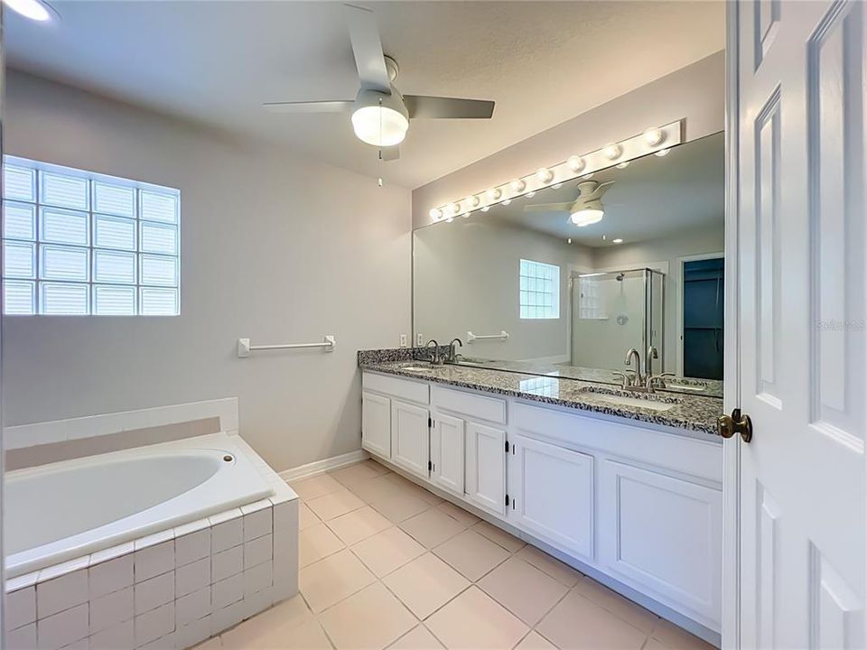 For Rent: $2,700 (3 beds, 2 baths, 1712 Square Feet)