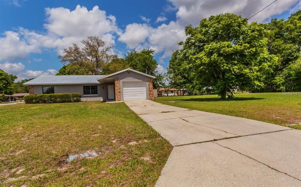 For Sale: $195,000 (3 beds, 2 baths, 1136 Square Feet)