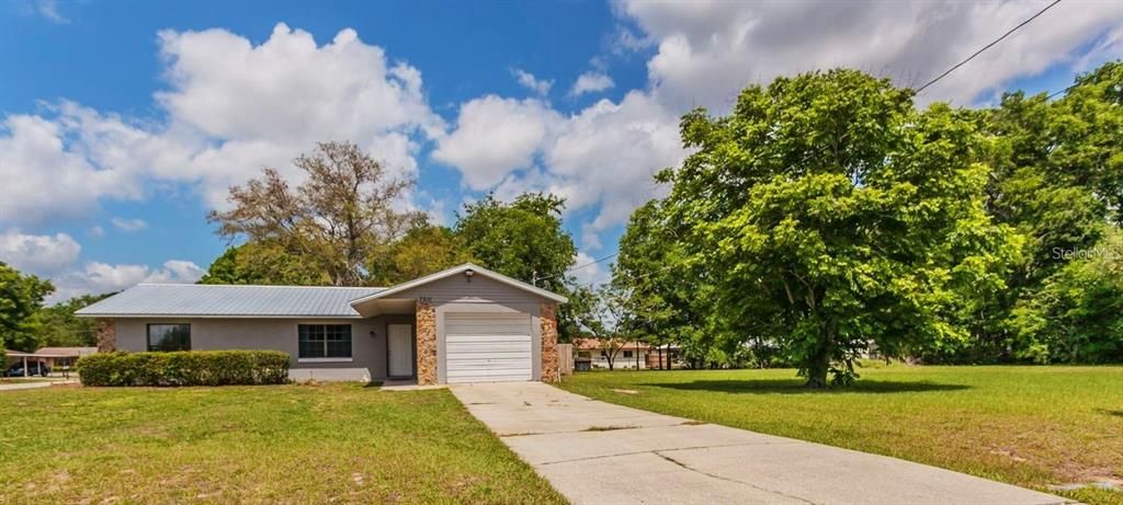 For Sale: $195,000 (3 beds, 2 baths, 1136 Square Feet)