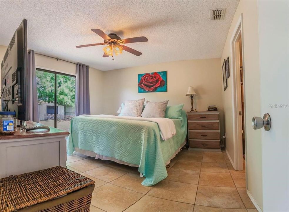 For Sale: $195,000 (3 beds, 2 baths, 1136 Square Feet)