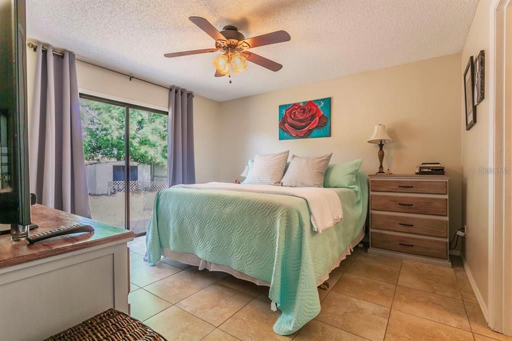 For Sale: $195,000 (3 beds, 2 baths, 1136 Square Feet)