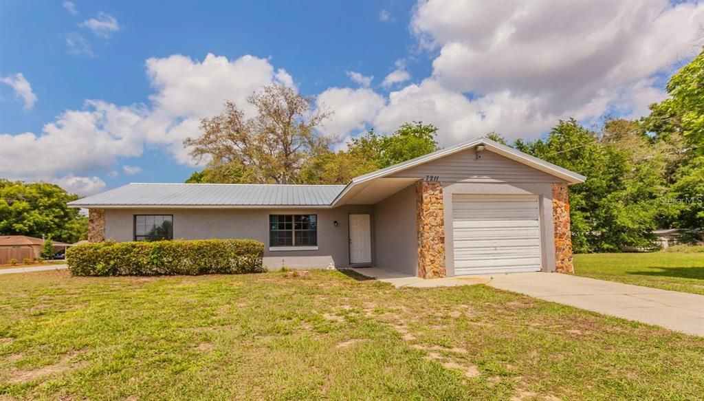 For Sale: $195,000 (3 beds, 2 baths, 1136 Square Feet)