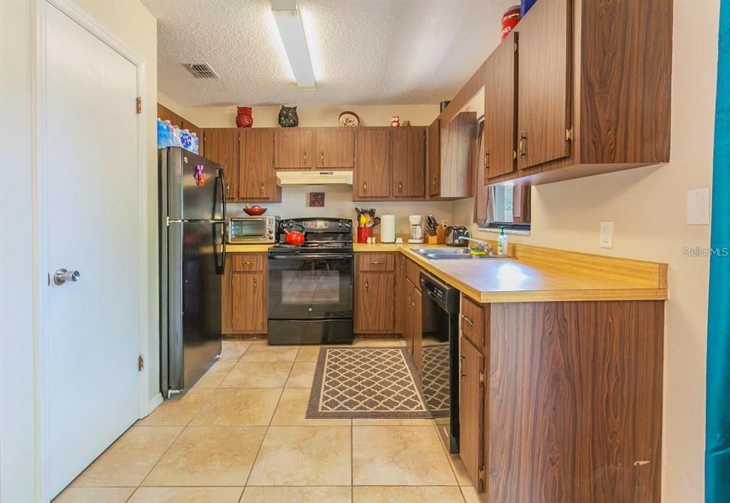 For Sale: $195,000 (3 beds, 2 baths, 1136 Square Feet)