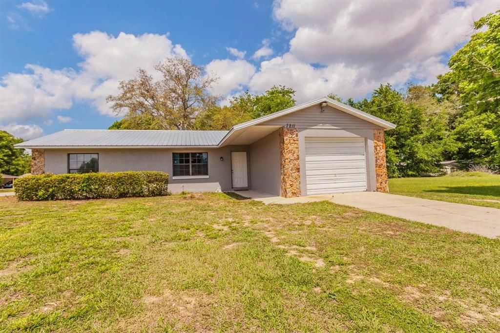 For Sale: $195,000 (3 beds, 2 baths, 1136 Square Feet)