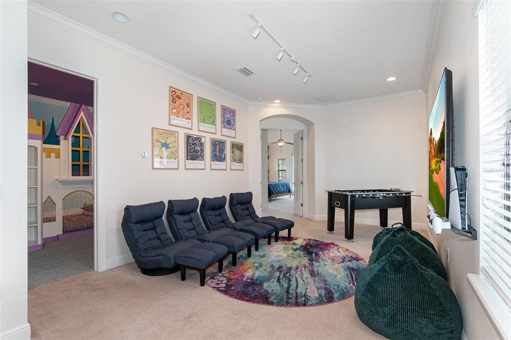 For Sale: $935,000 (5 beds, 5 baths, 3254 Square Feet)