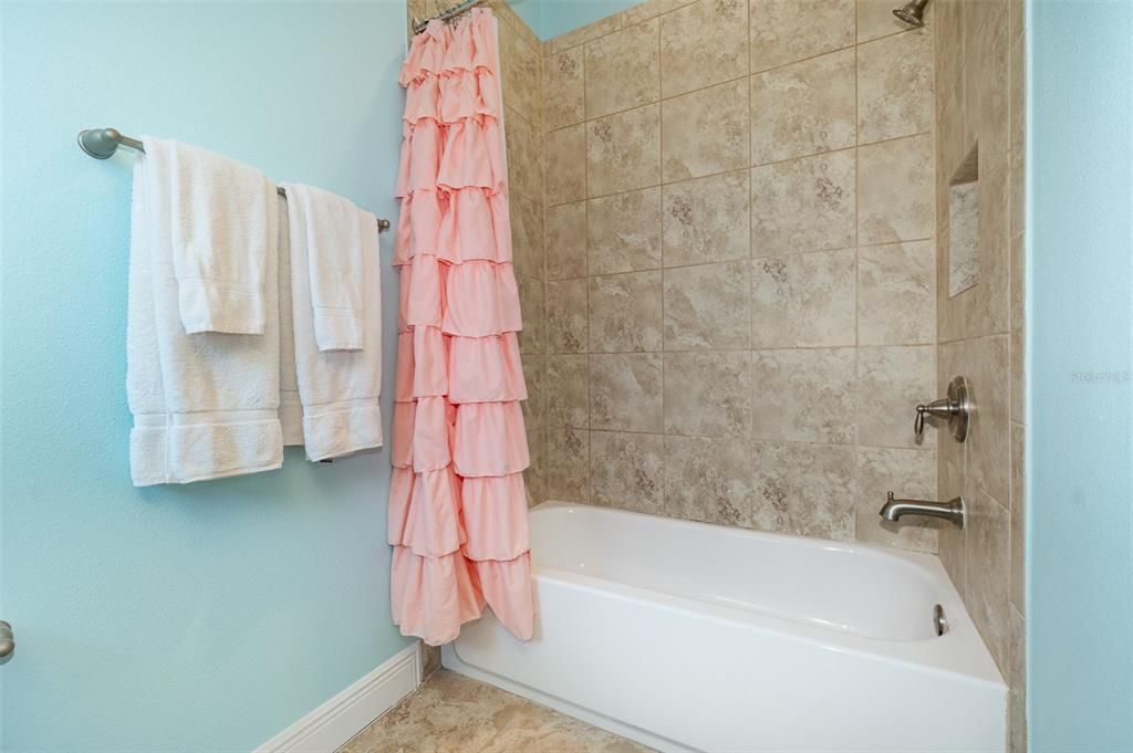 For Sale: $935,000 (5 beds, 5 baths, 3254 Square Feet)